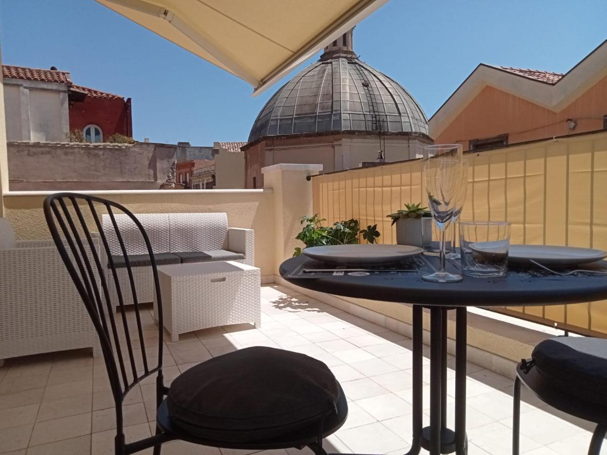 Luxury Suite La Terrazza In Pieno Centro In Cagliari Exterior photo