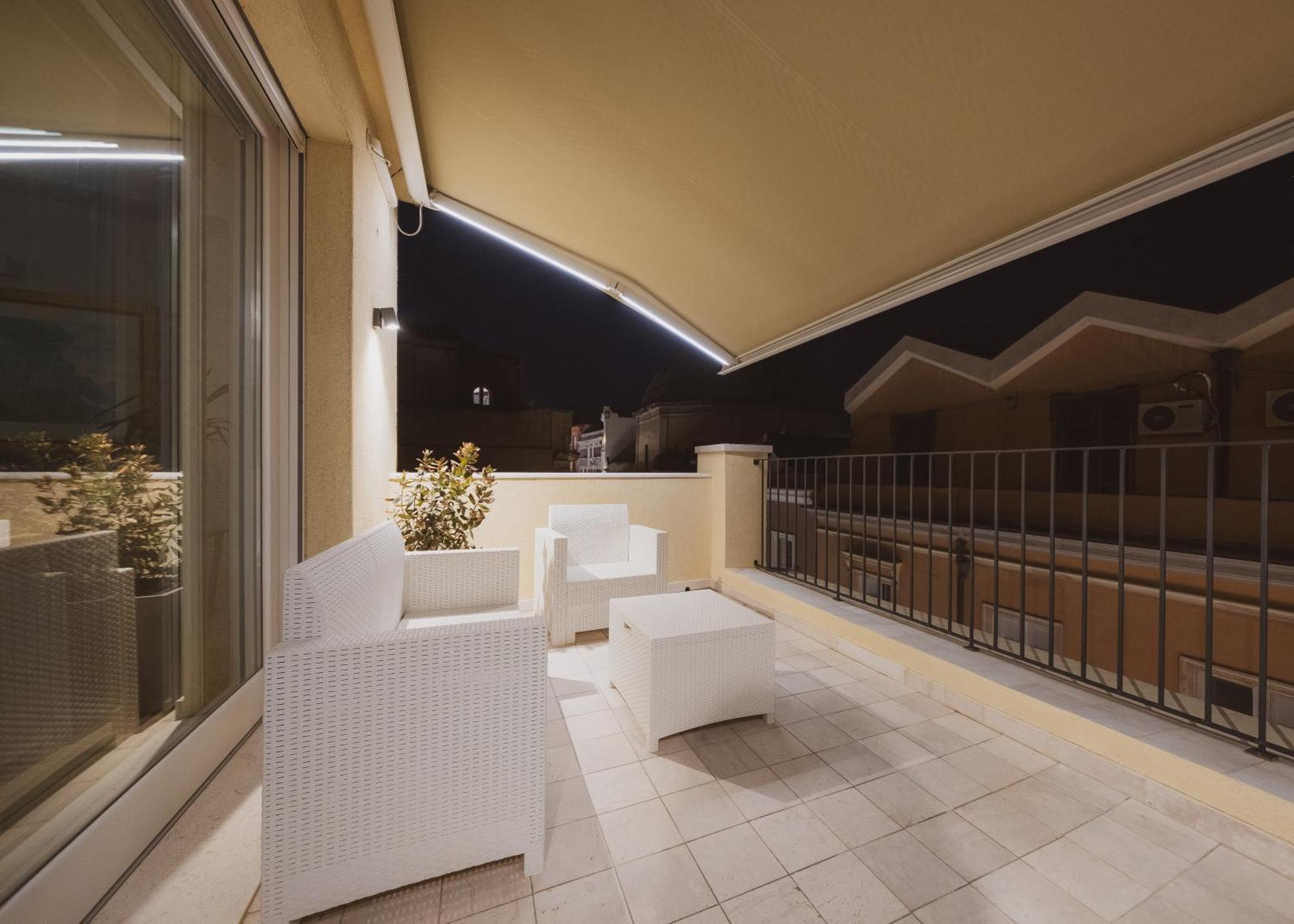 Luxury Suite La Terrazza In Pieno Centro In Cagliari Exterior photo