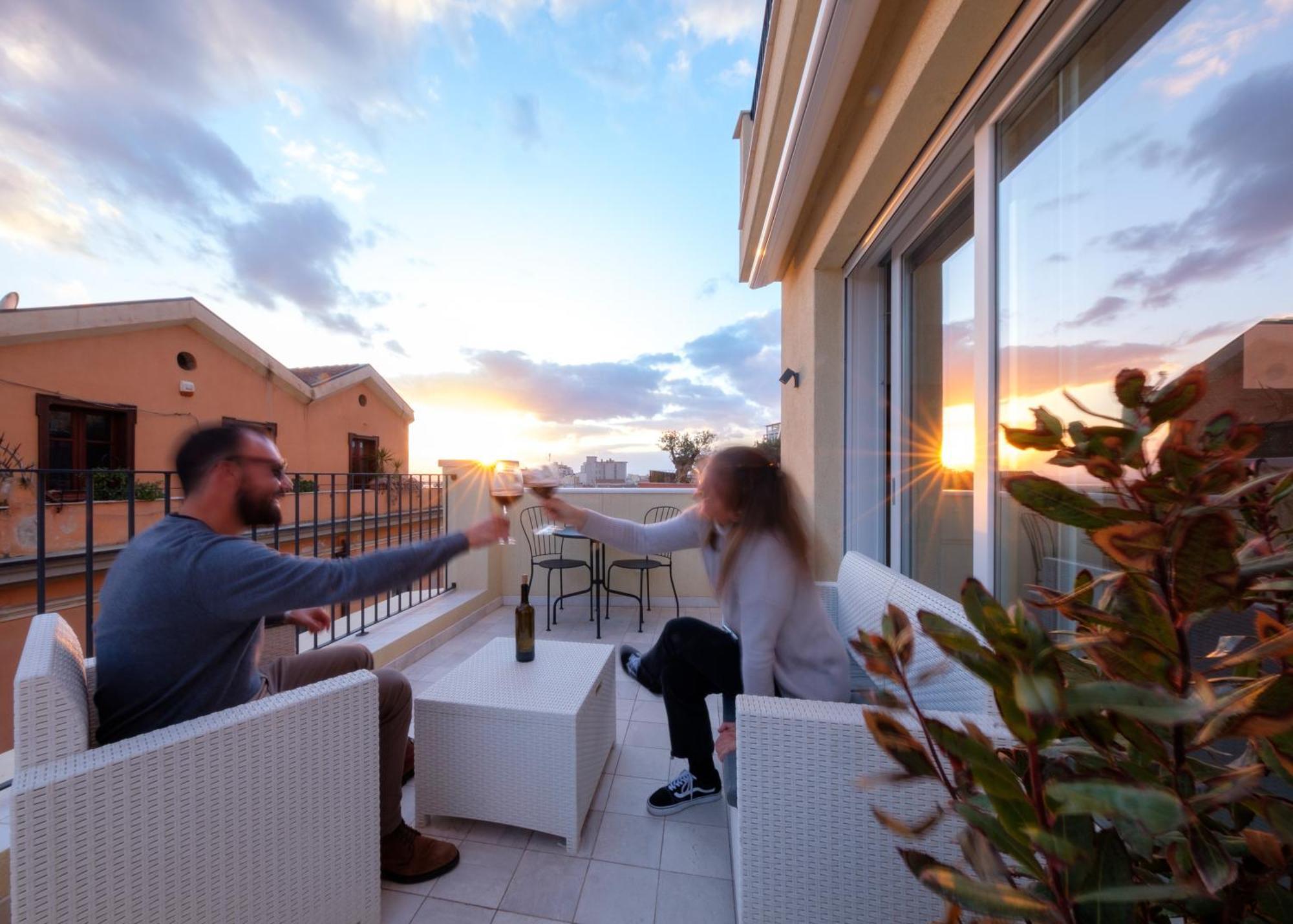 Luxury Suite La Terrazza In Pieno Centro In Cagliari Exterior photo