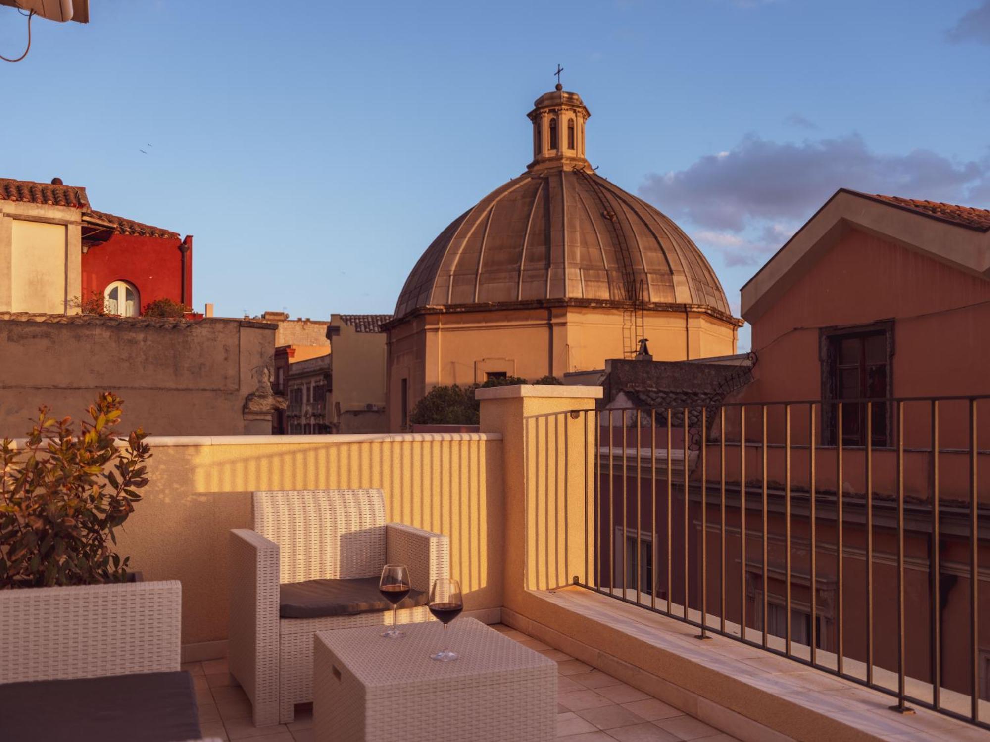Luxury Suite La Terrazza In Pieno Centro In Cagliari Exterior photo